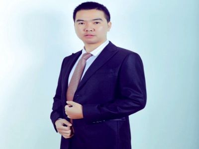 張敬波：學生發(fā)展中心主任，高級教師，重慶市優(yōu)秀德育工作者，重慶市培訓師，長壽區(qū)小學語文骨干教師，榮獲長壽區(qū)小學語文優(yōu)質課一等獎多次
