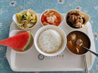 美好學(xué)校|湖畔餐廳，請(qǐng)你低調(diào)一點(diǎn)好么？