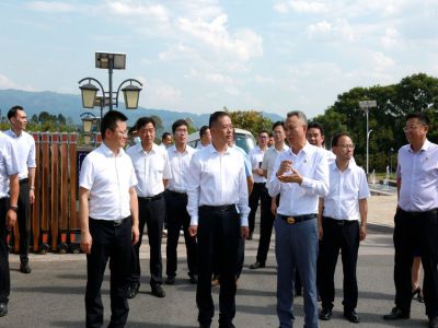 劉小強書記率領區(qū)領導集體調研遠恒佳學?！P注教育、關心教育、支持教育